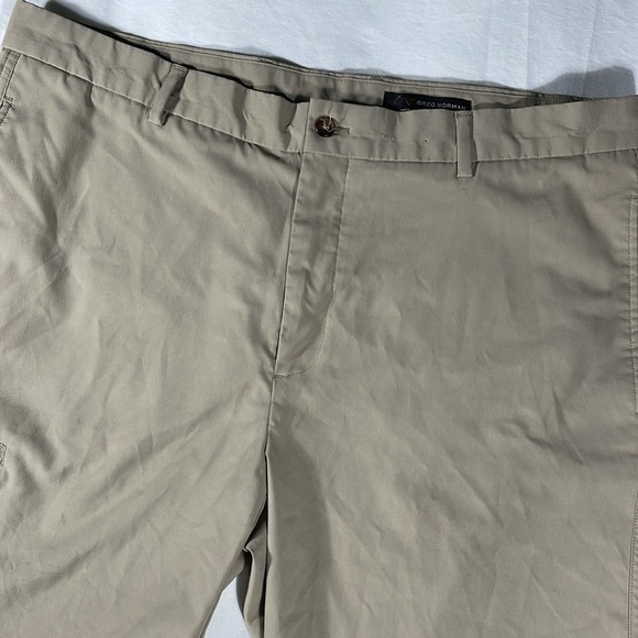 Greg Norman mens khaki polyester flat front 10" inseam golf shorts- size 38 - Picture 1 of 11
